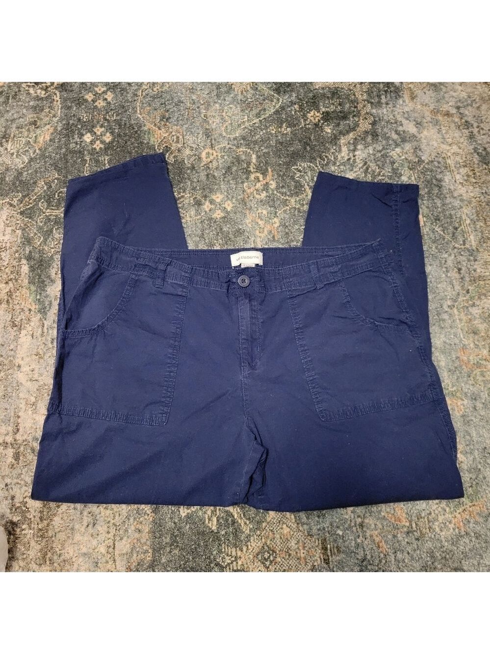 Liz Claiborne Cropped Size 14, 19in at waist 11in rise 22.5in inseam